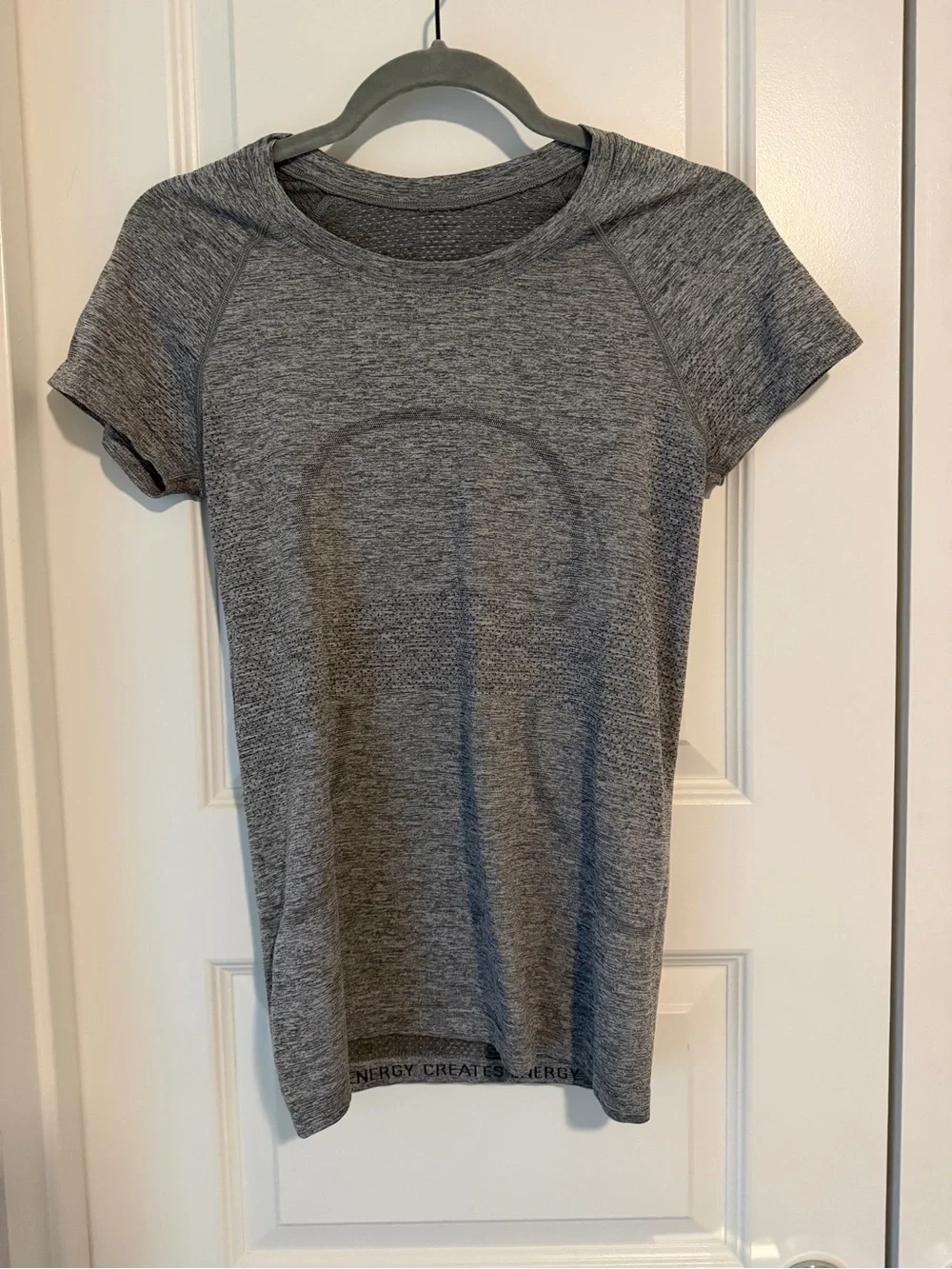 Women’s Lululemon Gray Swiftly Tech Short Sleeve 2.0 Hip Length Size 6